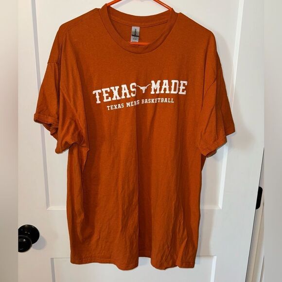 GILDAN BRAND TEXAS LONGHORNS MENS BASKETBALL T SHIRT - Picture 1 of 4